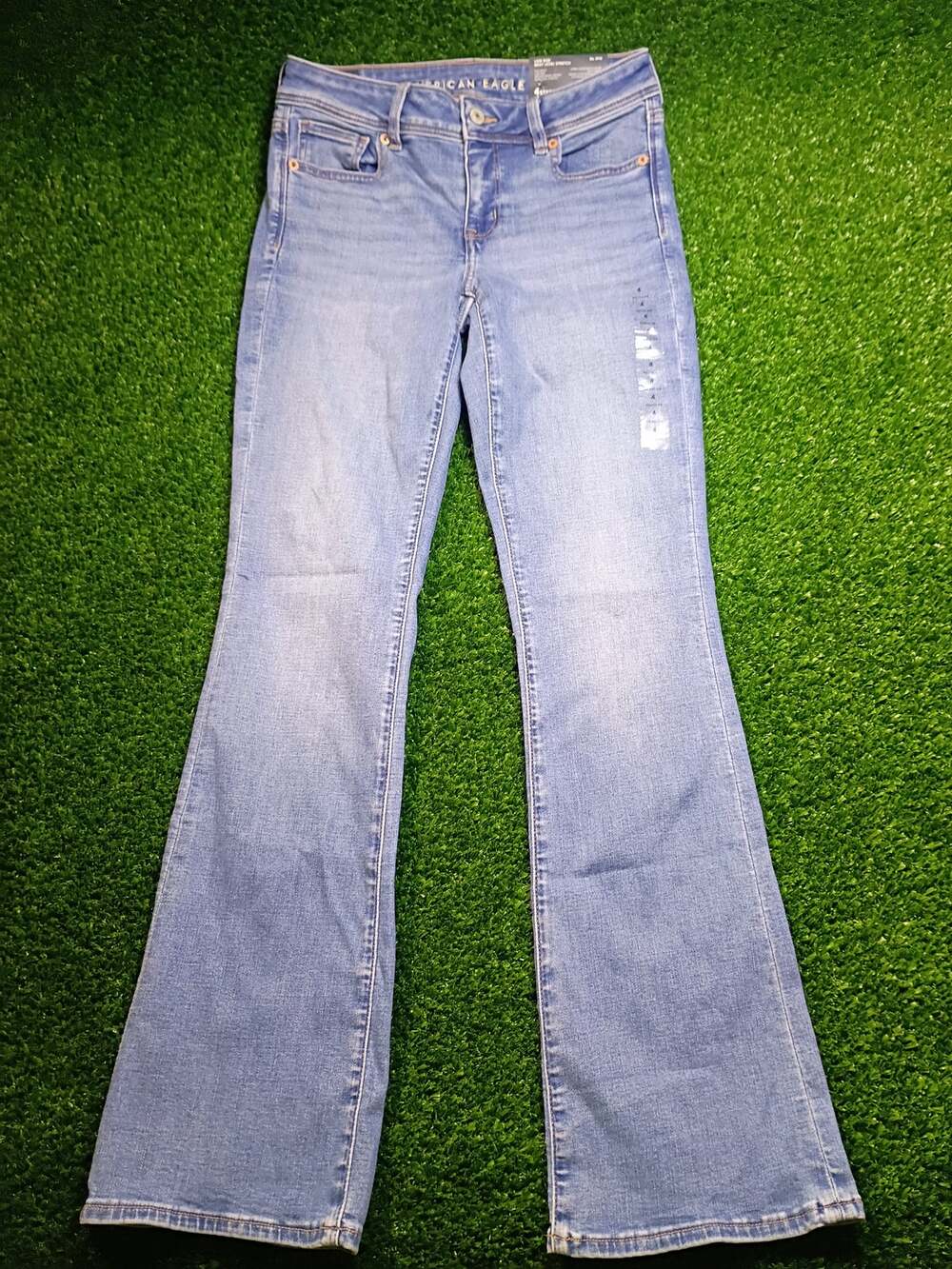 NWT American Eagle Low-Rise Kick Bootcut Jeans - US 4